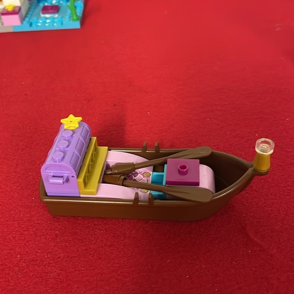 LEGO Disney Ariel’s Seaside Castle 41160 - Picture 5 of 7